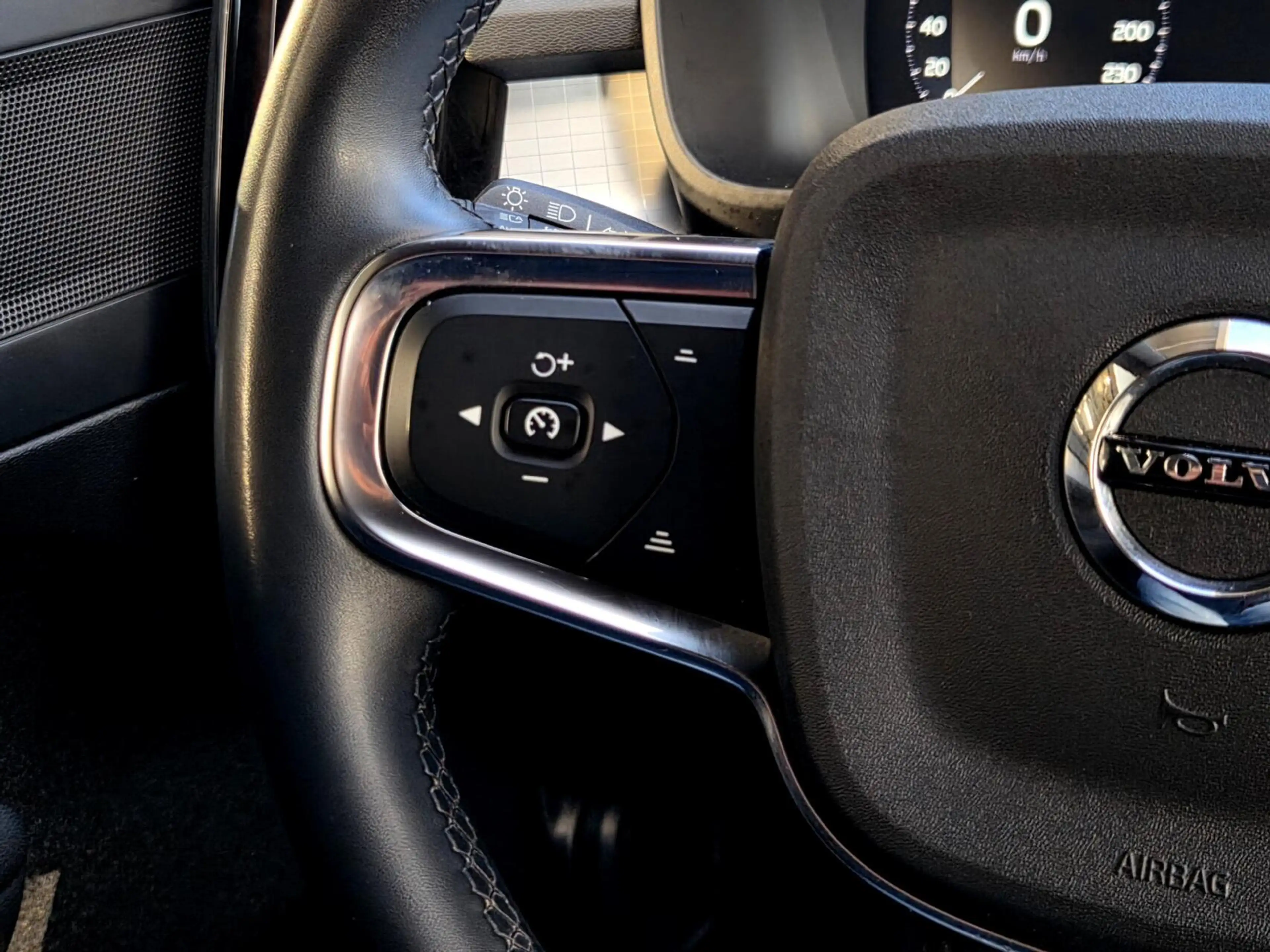 Volvo XC40 1.5 T2 Momentum |Nav|Cam|Carp/And|Cruise|El.klep — photo 26