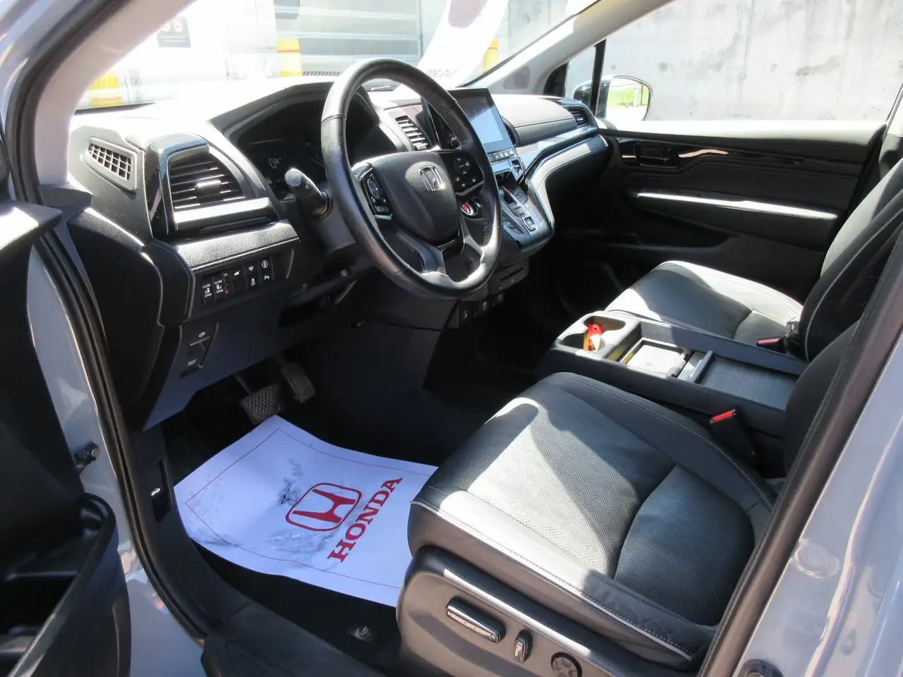 Honda Odyssey снимка Honda Odyssey