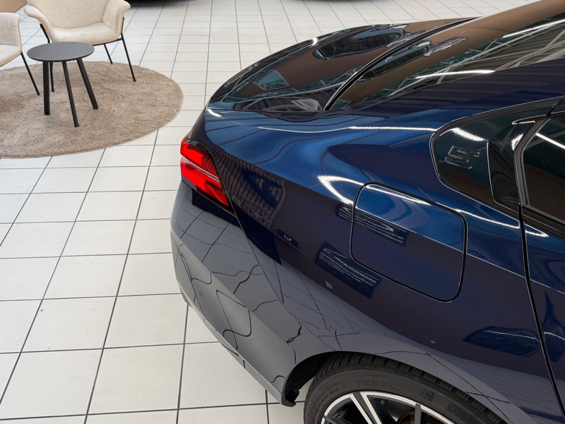 BMW 520 d M-Sport xDrive Individual — photo 8