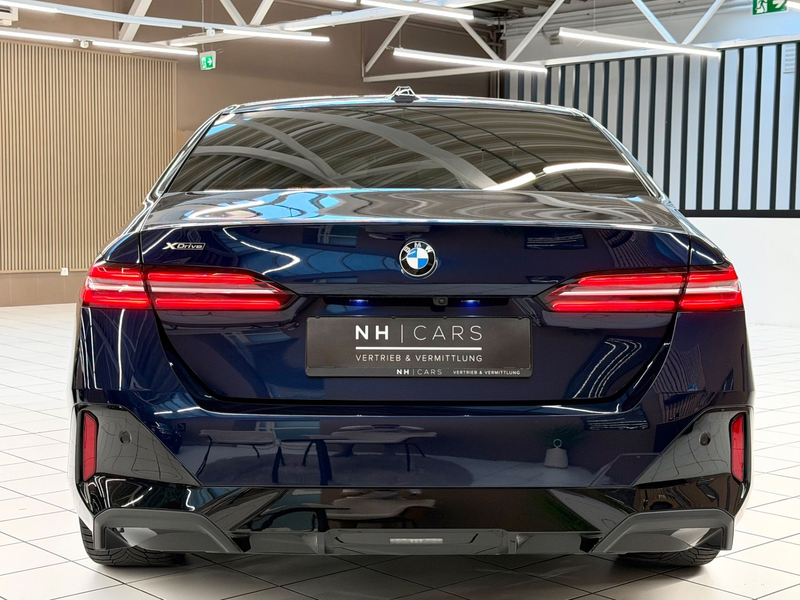 BMW 520 d M-Sport xDrive Individual — photo 9