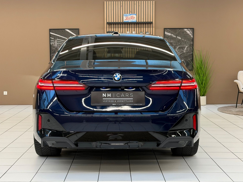 BMW 520 d M-Sport xDrive Individual — photo 6
