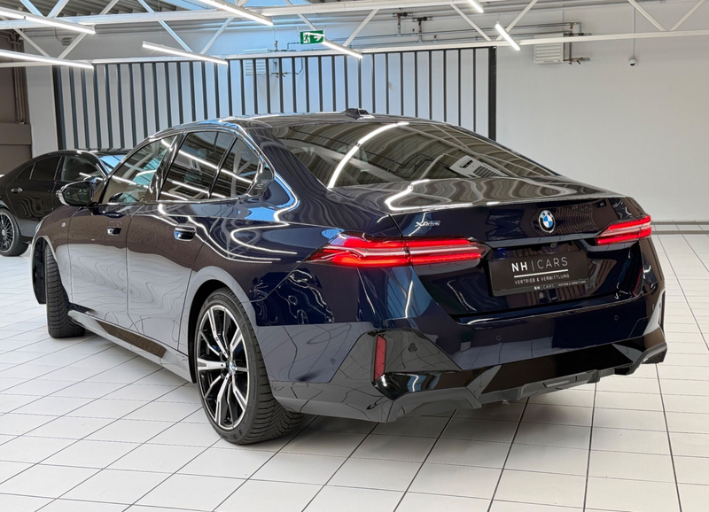 BMW 520 d M-Sport xDrive Individual — photo 11