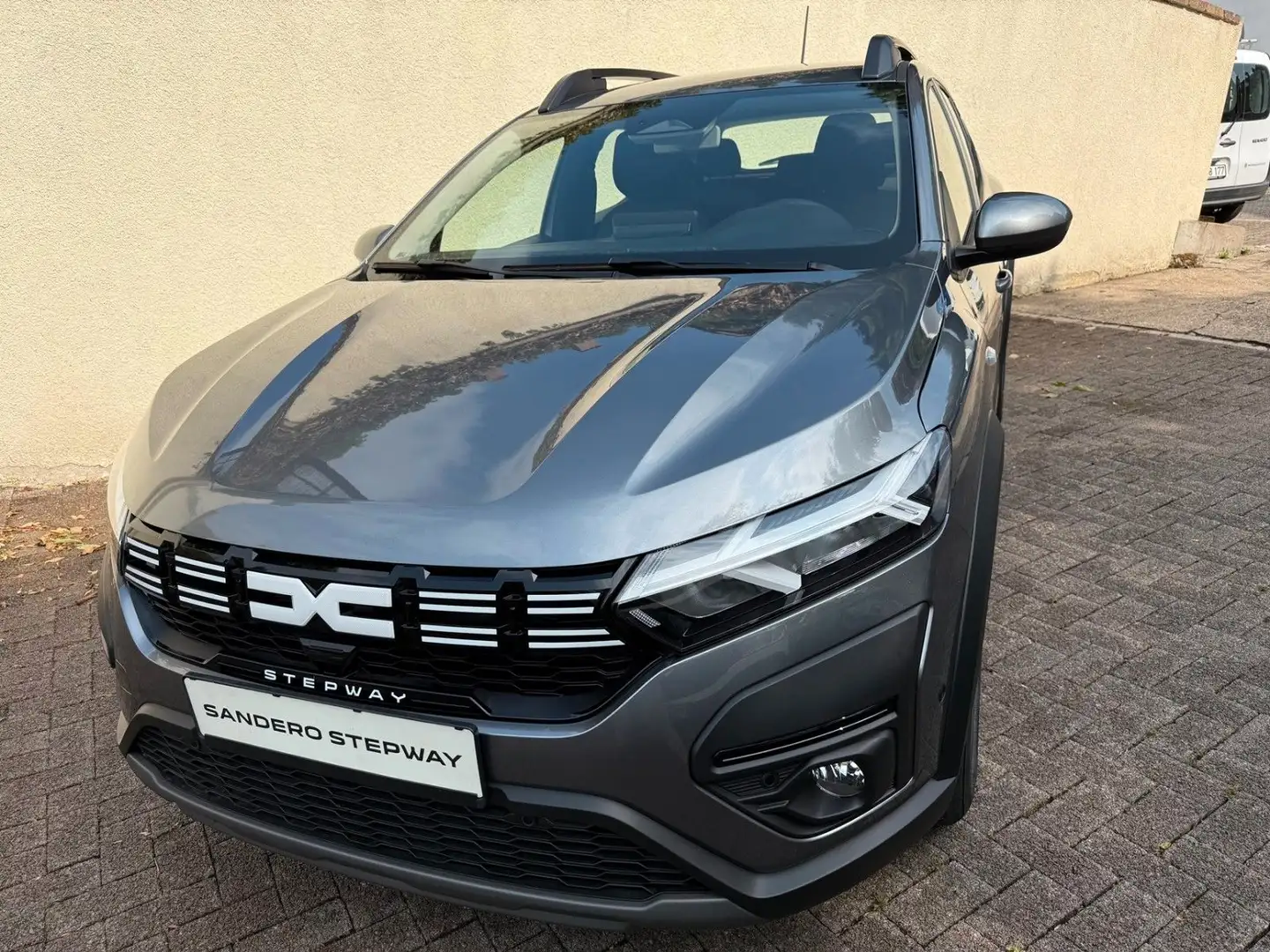 Dacia Sandero TCe 90 Stepway Expression *SOFORT* Grijs - 2