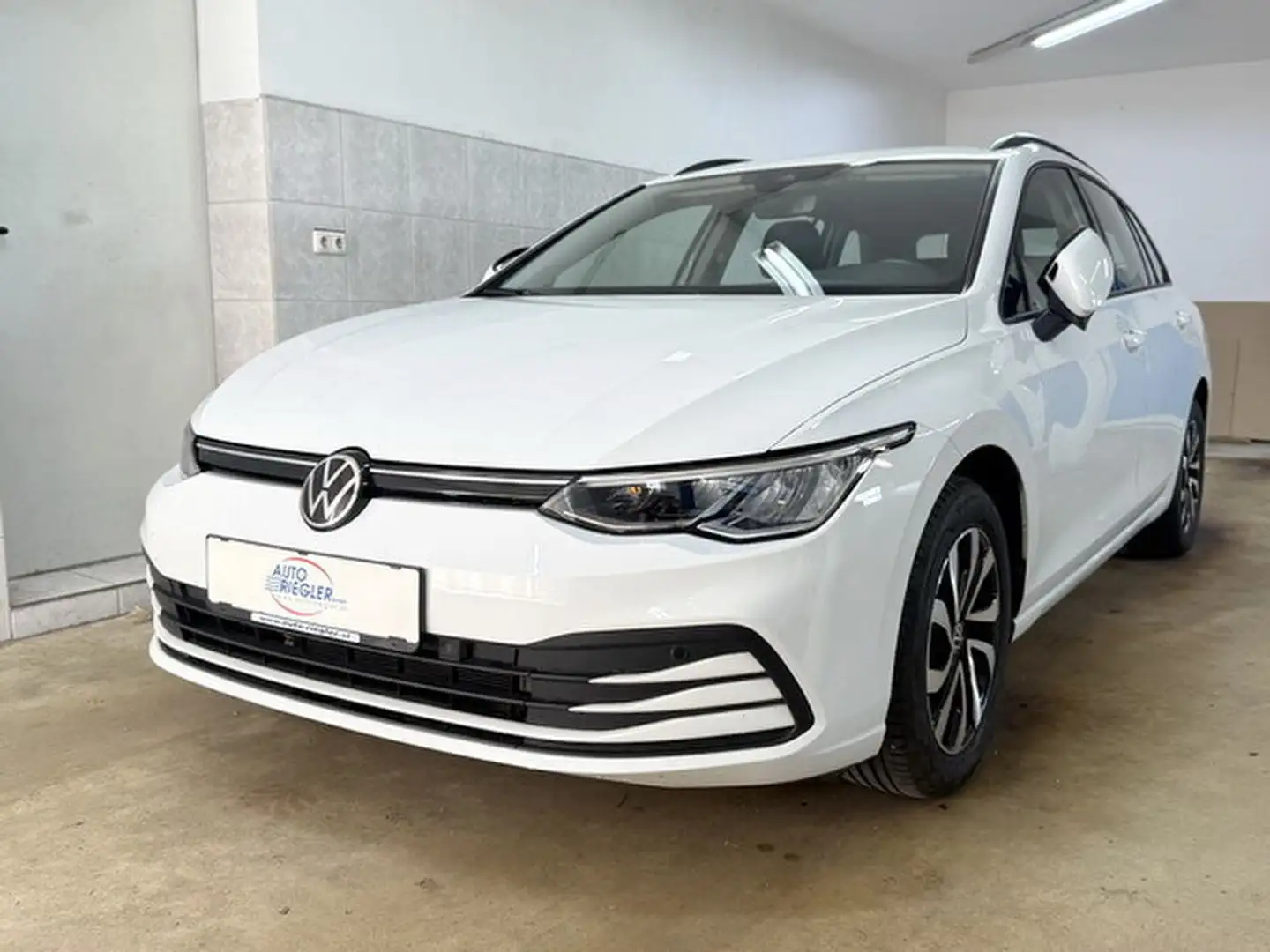 Volkswagen Golf Life 2,0''LED-Navi-Virtual-Kamera-Sitzheizung'' Weiß - 1