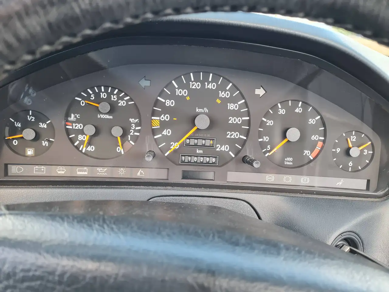 Mercedes-Benz SL 300 1.Hd., orig. 110.200 km, dt., Scheckheft, jahreswagenähnlicher Zustand, foto 12