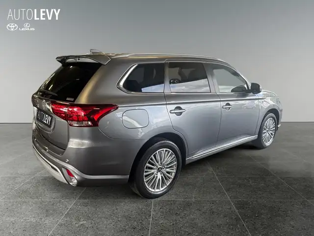 Mitsubishi Outlander view 6