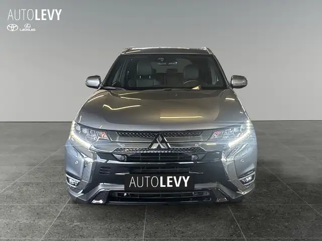 Mitsubishi Outlander view 9