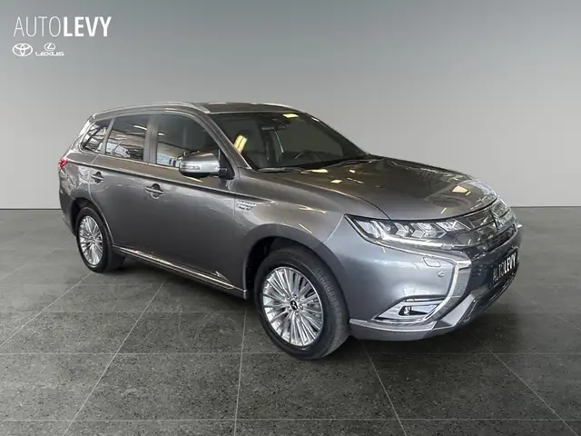 Mitsubishi Outlander view 8