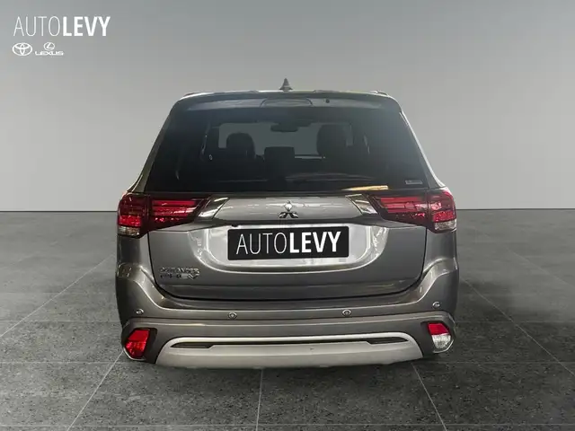 Mitsubishi Outlander view 5