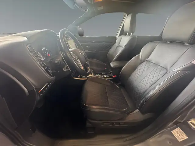Mitsubishi Outlander view 10