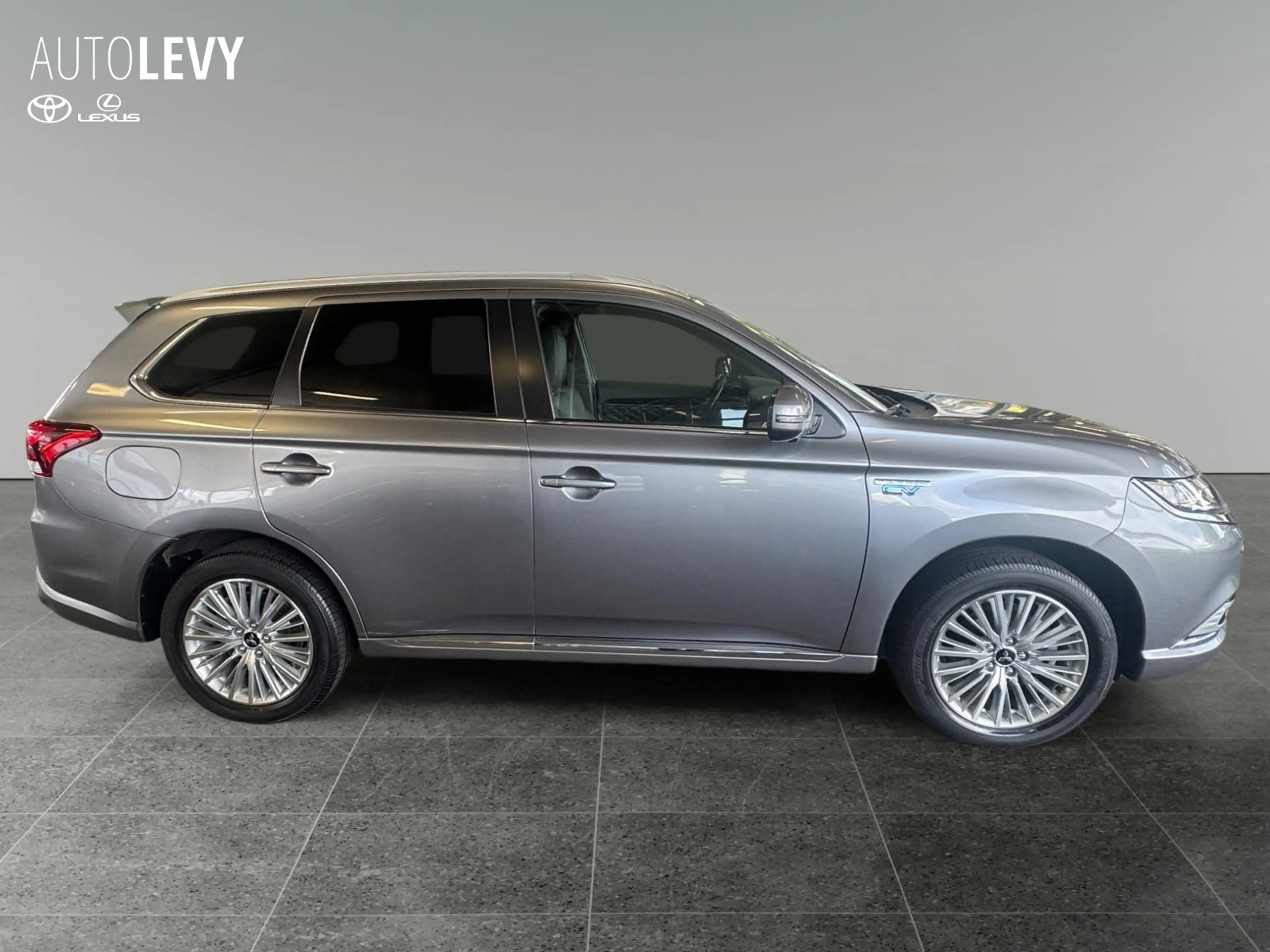 Mitsubishi Outlander 4x4 PHEV Top AUT*Kamera*Standh.*360*LM — photo 7