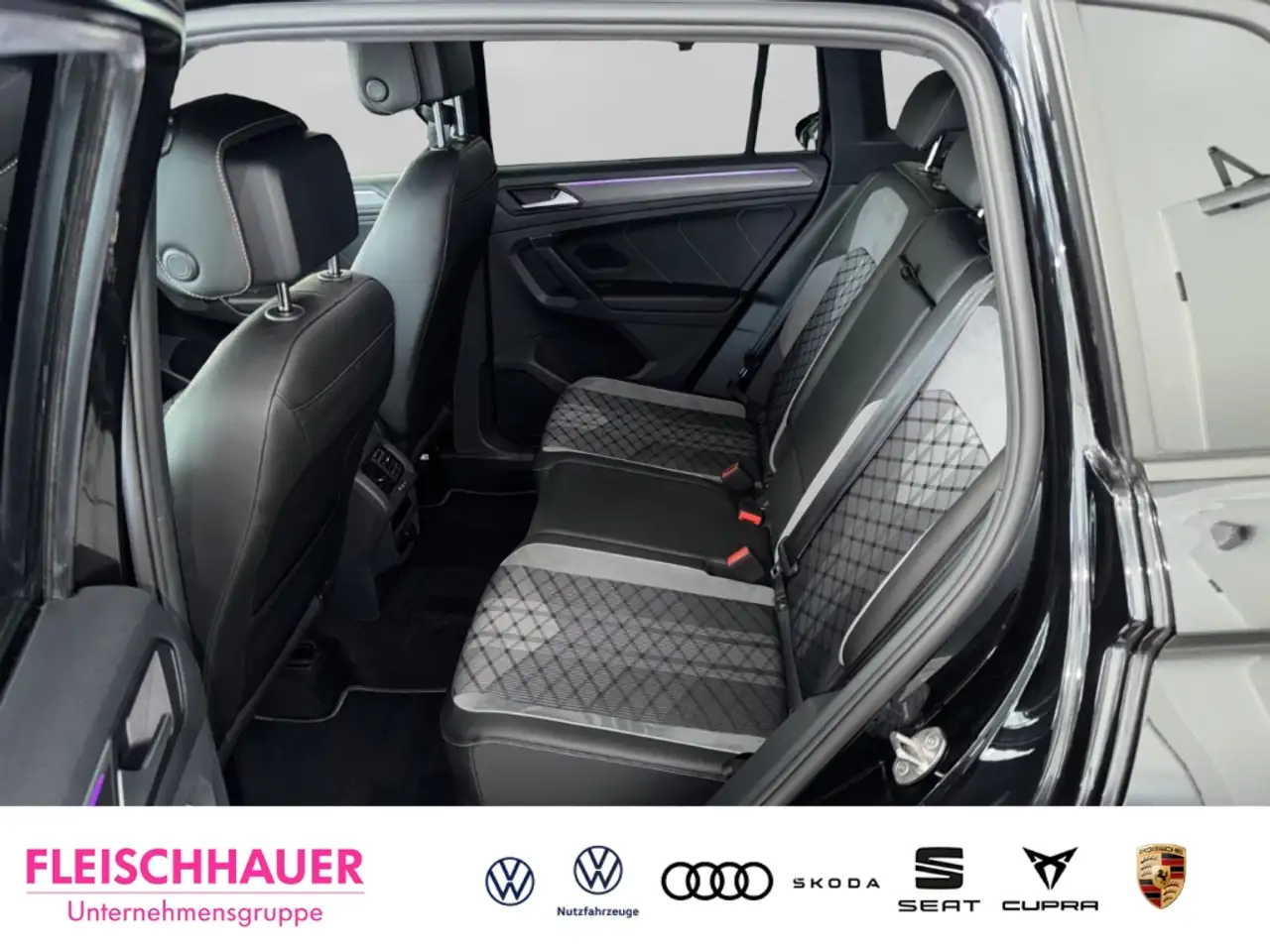 Volkswagen Tiguan R-Line 1.5 l TSI MATRIX+ACC+NAVI+RFK+DESIGN-BLACK 10