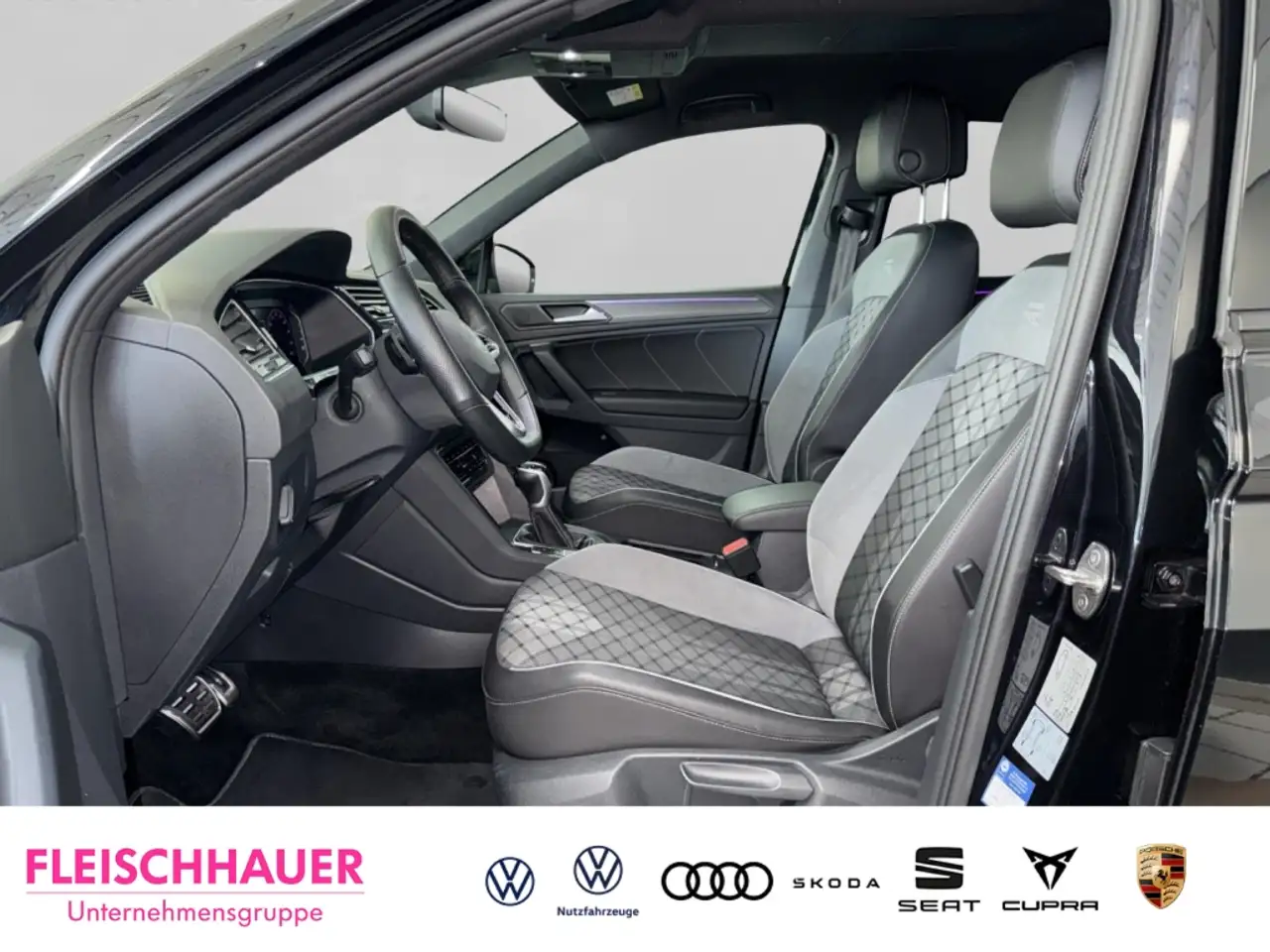 Volkswagen Tiguan R-Line 1.5 l TSI MATRIX+ACC+NAVI+RFK+DESIGN-BLACK 9