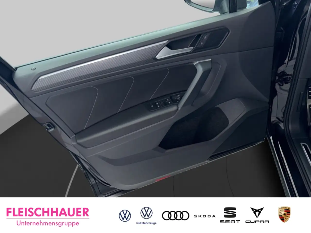 Volkswagen Tiguan R-Line 1.5 l TSI MATRIX+ACC+NAVI+RFK+DESIGN-BLACK 8