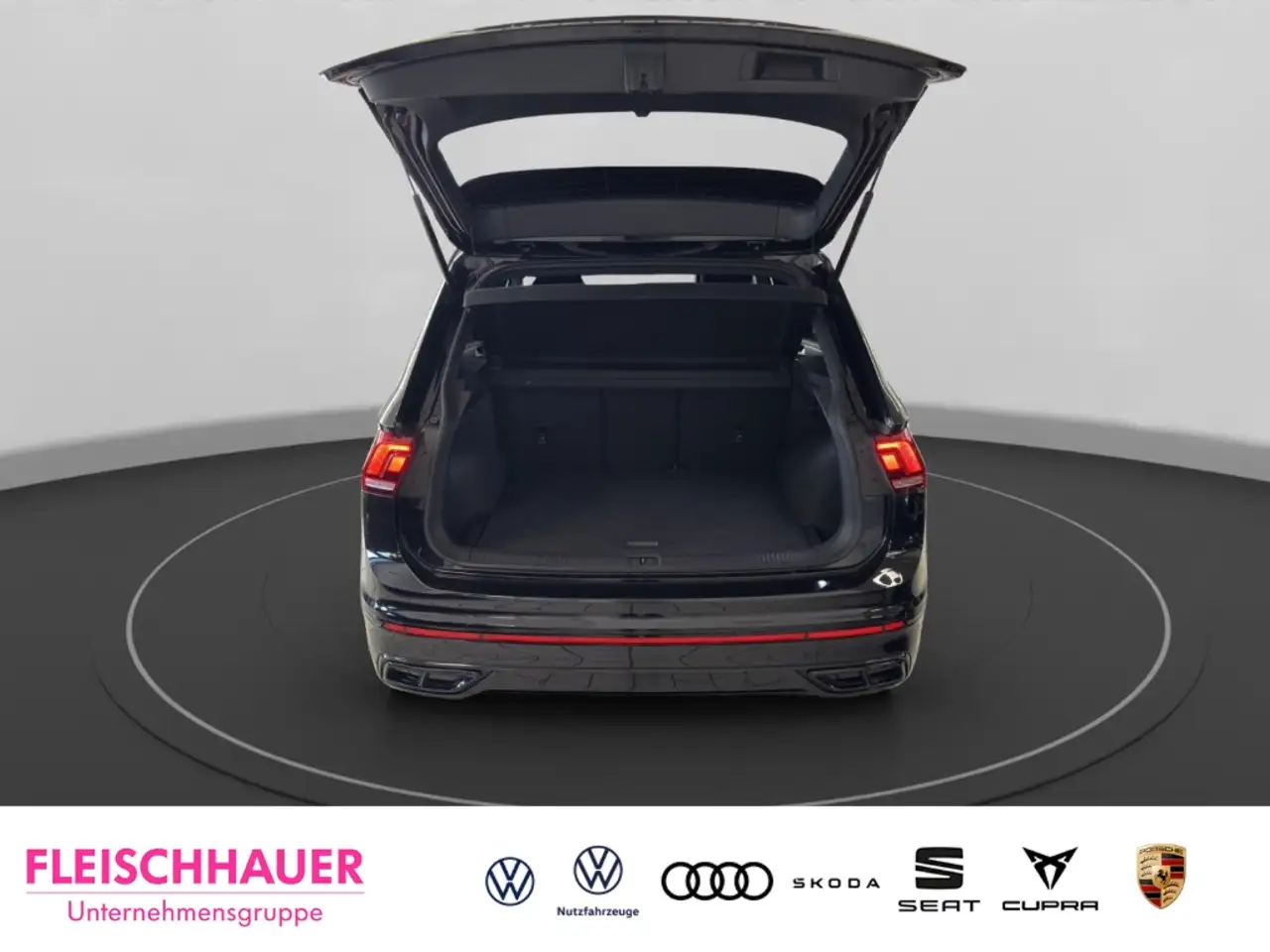Volkswagen Tiguan R-Line 1.5 l TSI MATRIX+ACC+NAVI+RFK+DESIGN-BLACK 17