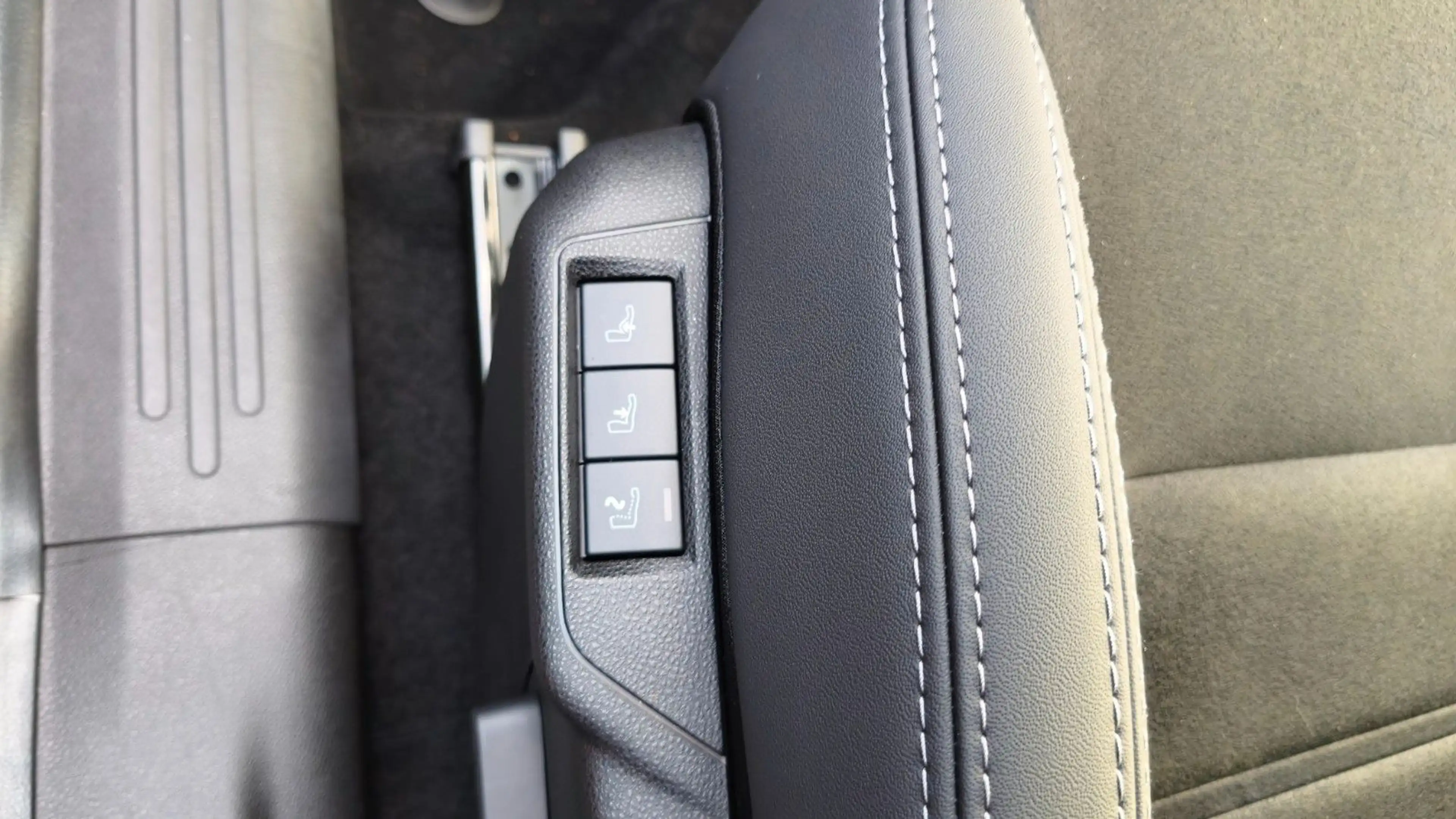 Fiat 600 Hybrid Sport 1,2 81 KW DCT — photo 12