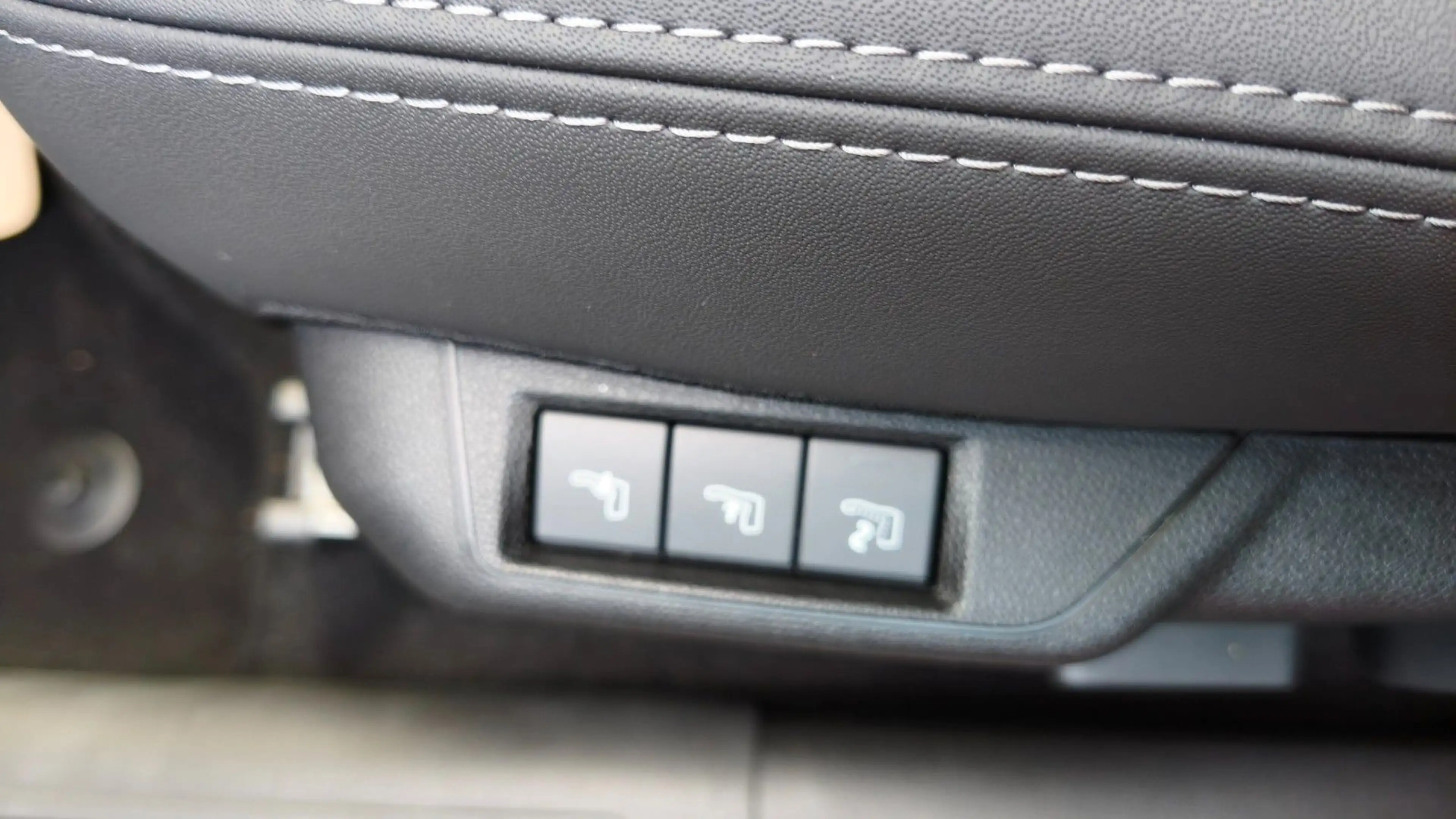 Fiat 600 Hybrid Sport 1,2 81 KW DCT — photo 10