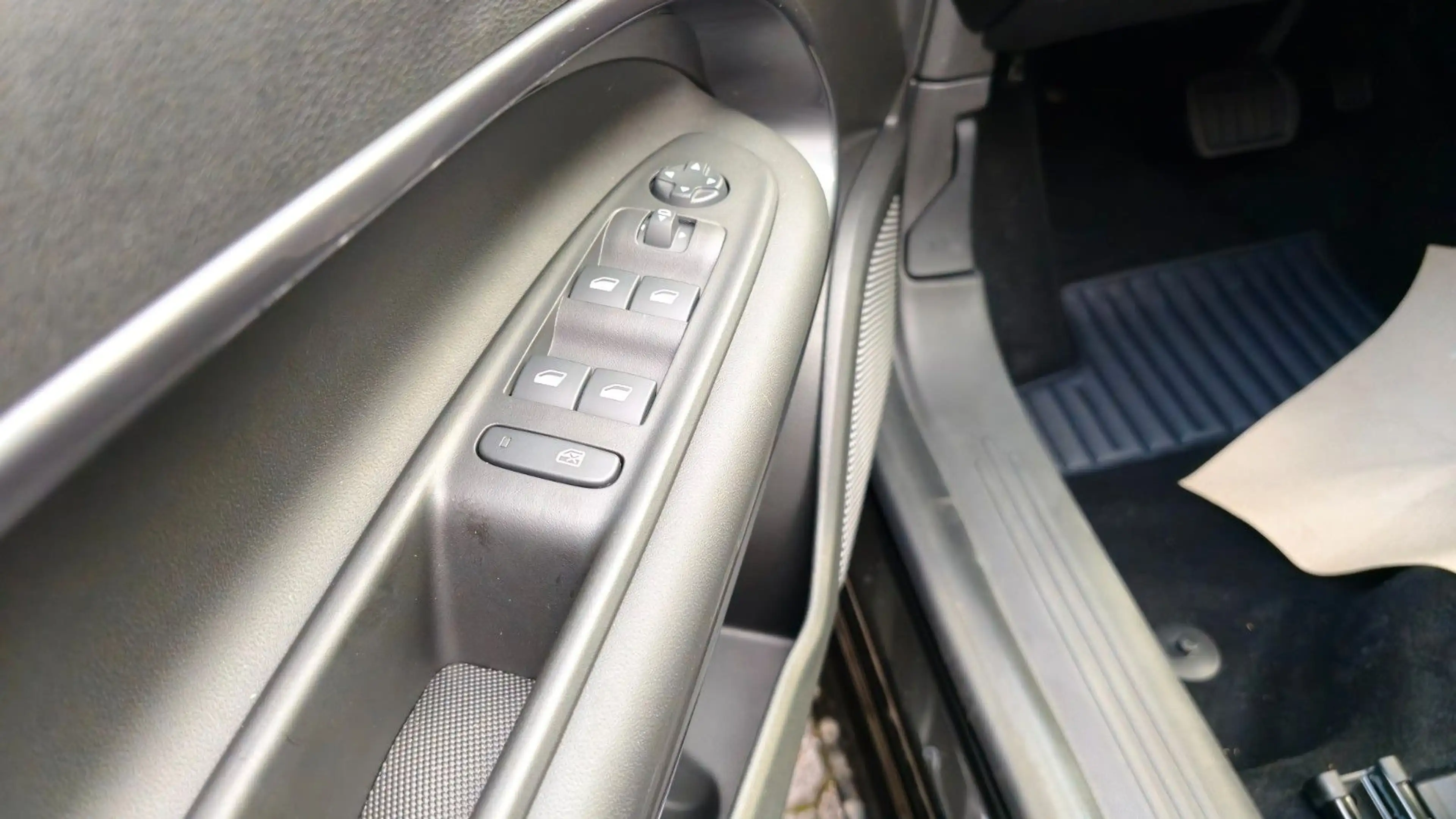 Fiat 600 Hybrid Sport 1,2 81 KW DCT — photo 11