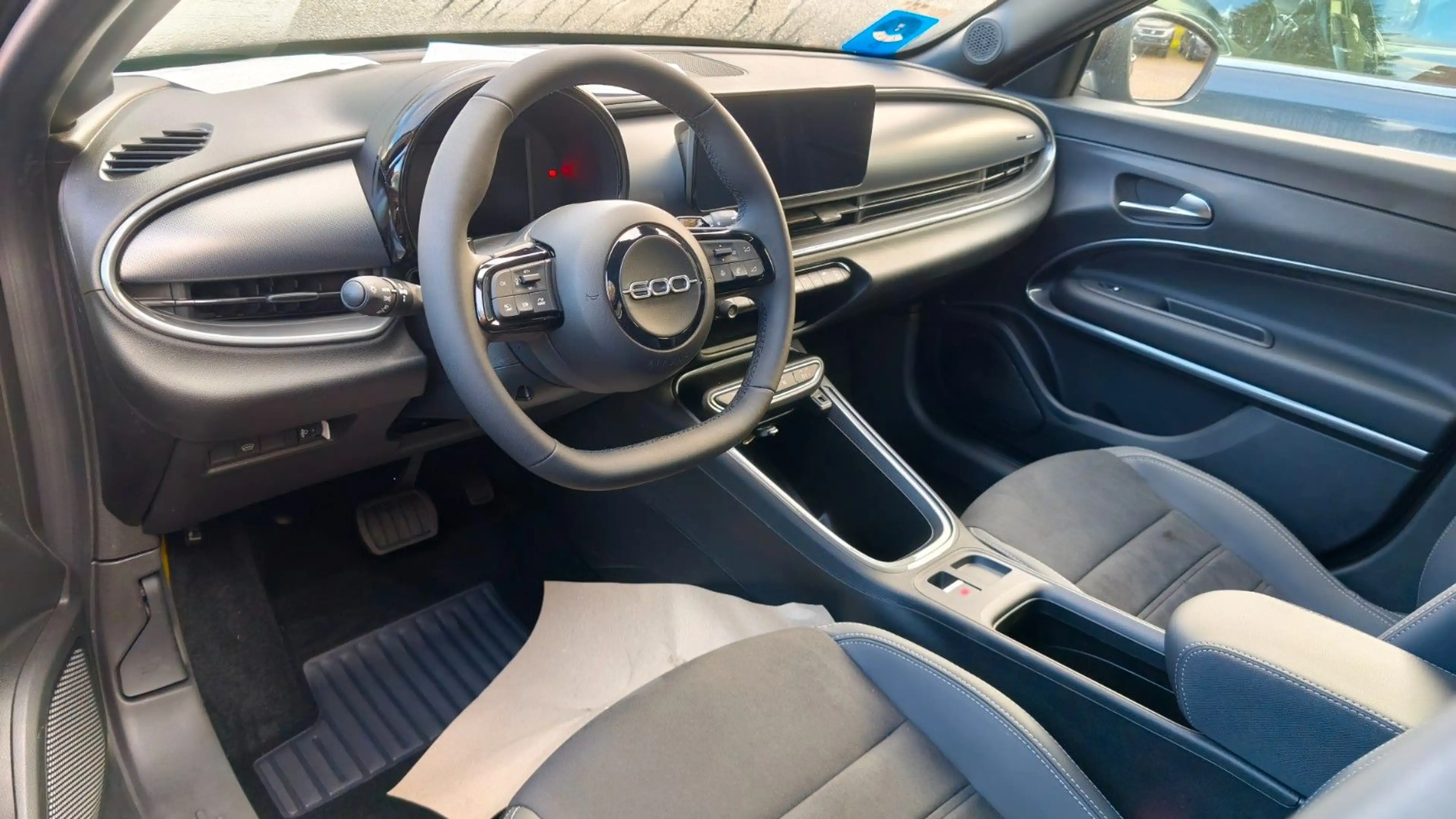 Fiat 600 Hybrid Sport 1,2 81 KW DCT — photo 9