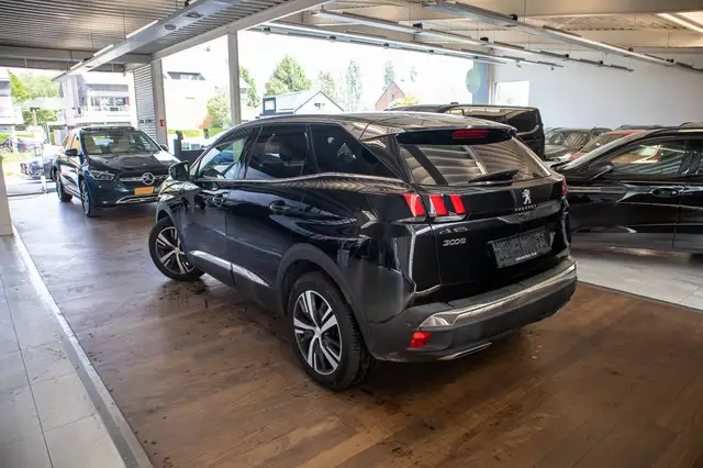 Peugeot 3008 view 5