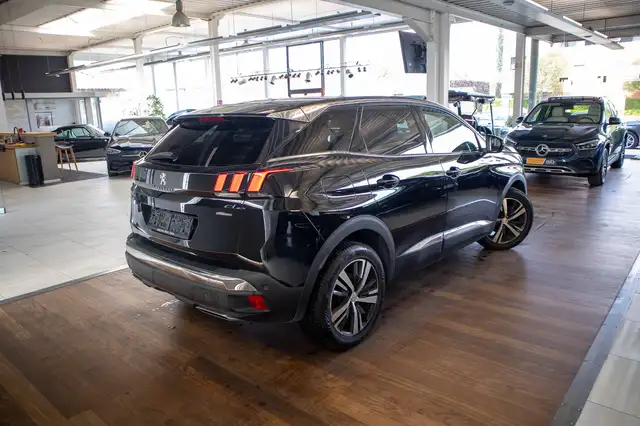 Peugeot 3008 view 4