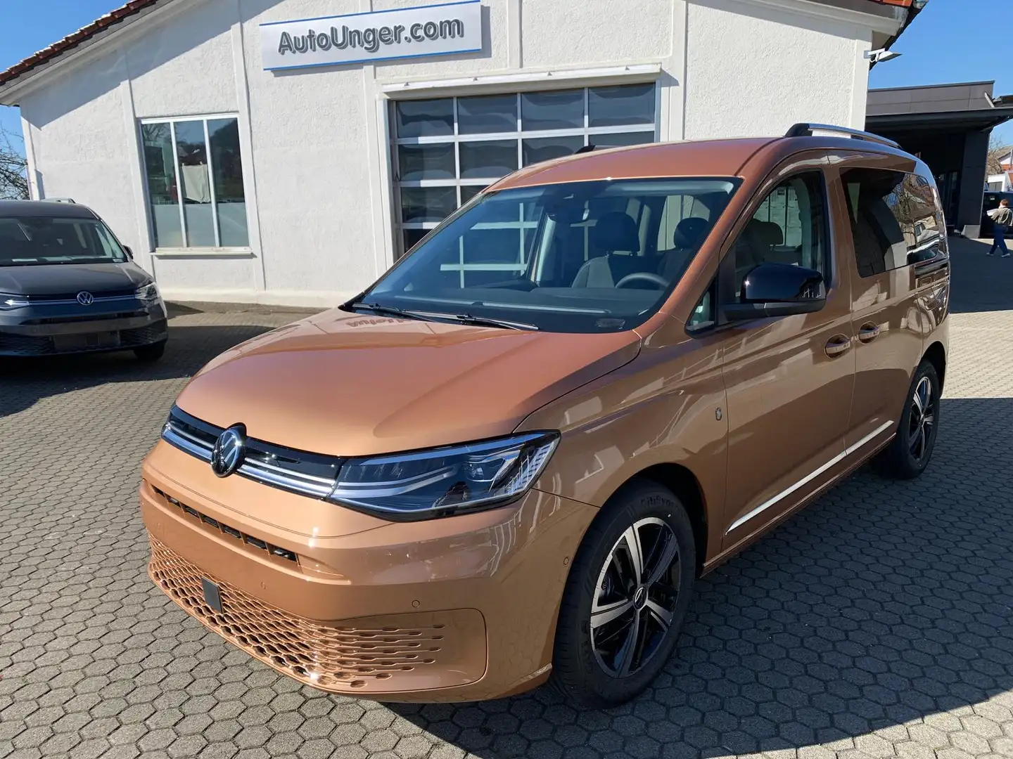 Volkswagen Caddy Style AHK Navi Side+Lane+TravelAssist Brons - 1