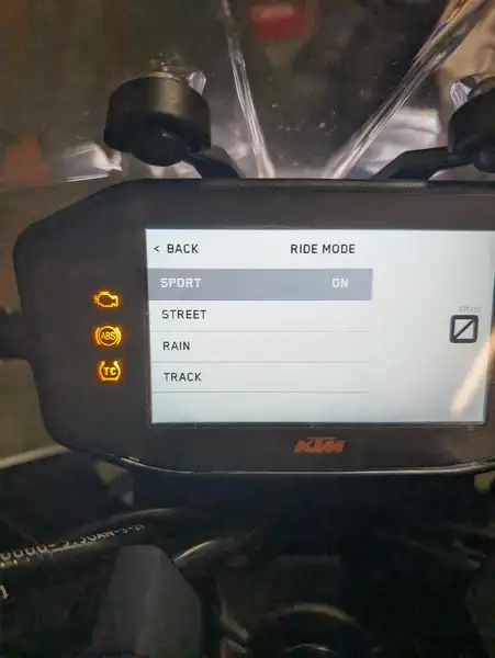 KTM 890 Duke R - foto 7