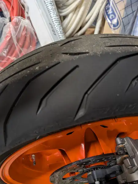 KTM 890 Duke R - foto 3