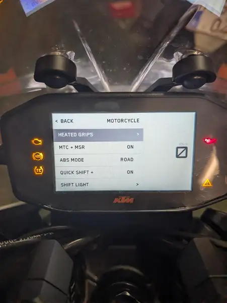 KTM 890 Duke R - foto 6