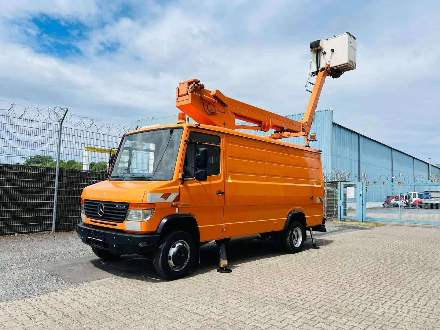 Mercedes-Benz Vario 816 D MAXI *RUTHMANNSTEIGER*HEBEBUEHNE* Arancione - 2