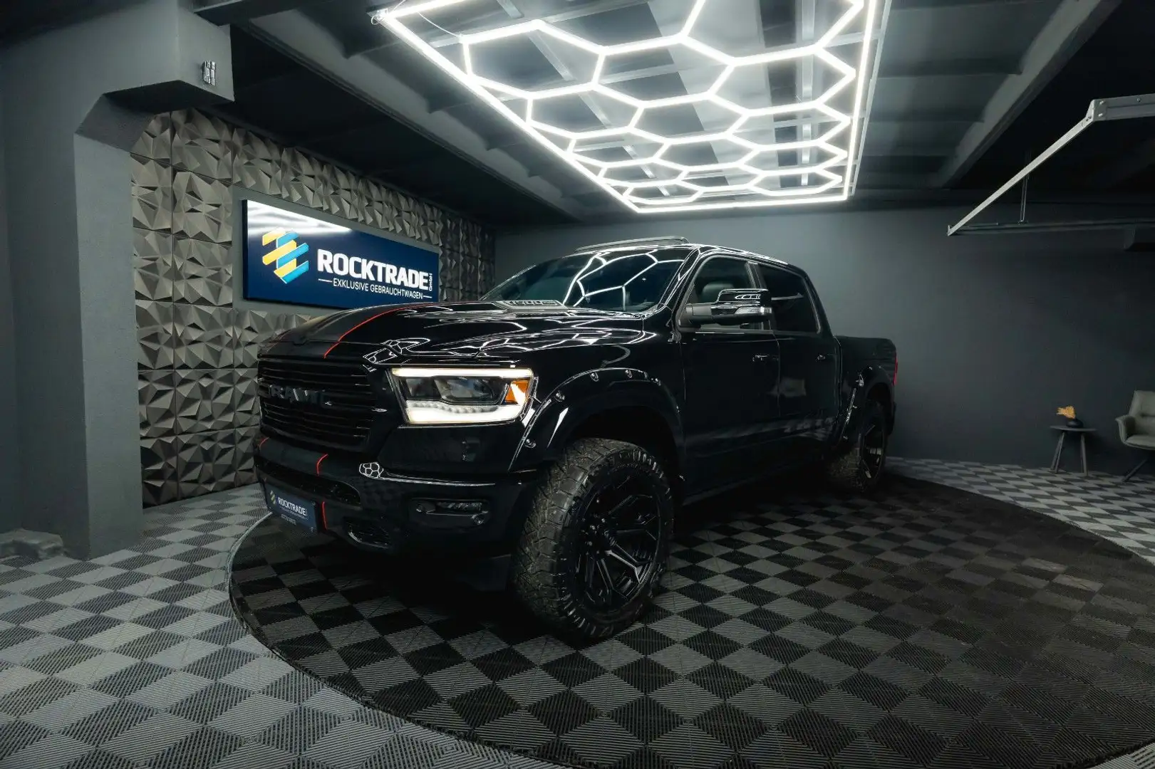 Dodge RAM 5.7 V8 HEMI 4x4 NIGHT LARAMIE *Pano*RAMBOX* Schwarz - 1