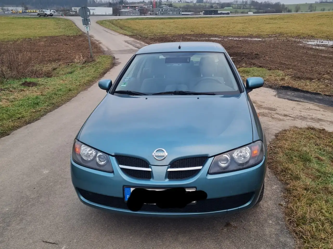 Nissan Almera