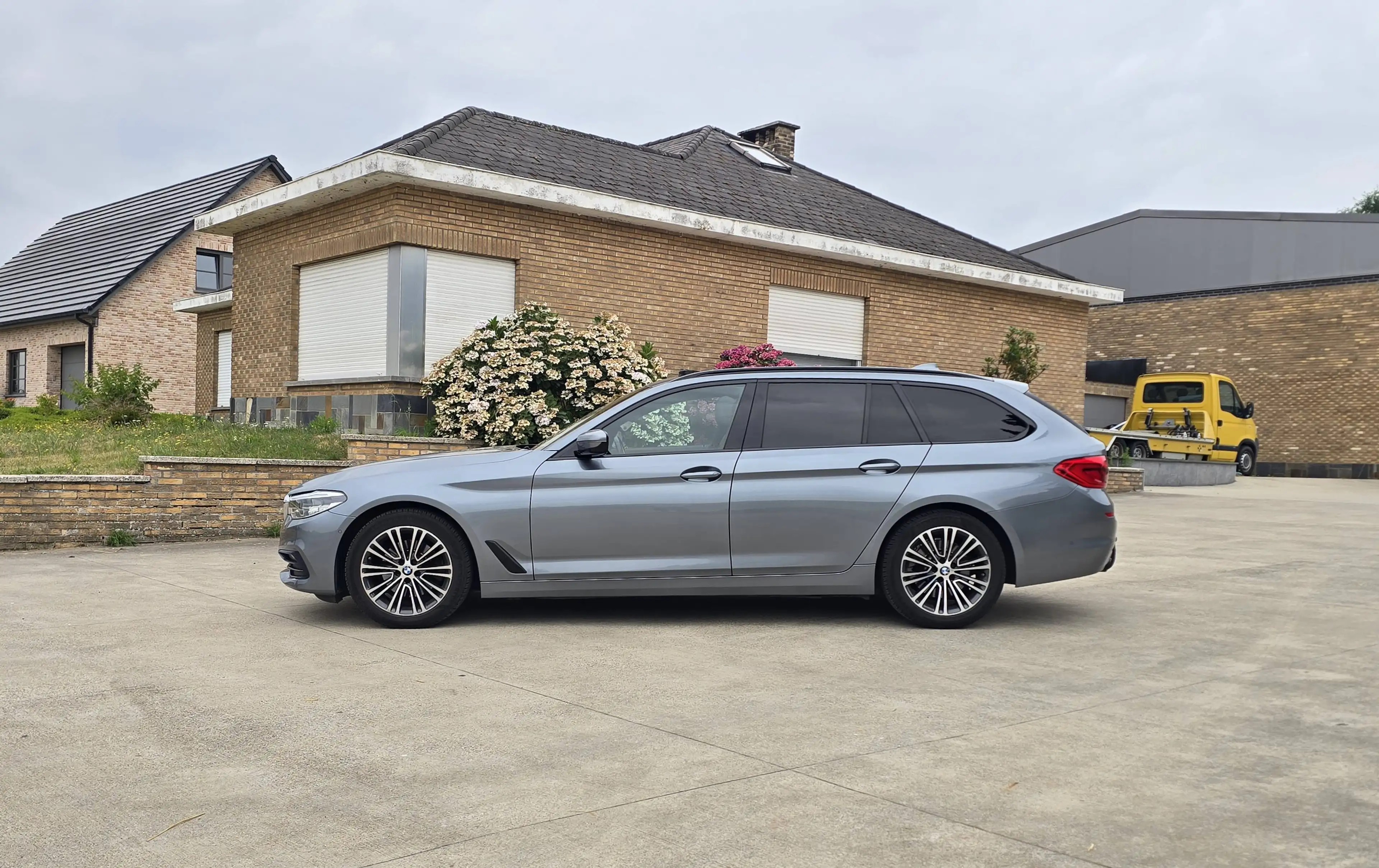 BMW 518 dA Sportline ** Pano - Xénon - Cuir ** GAR 12M — photo 9