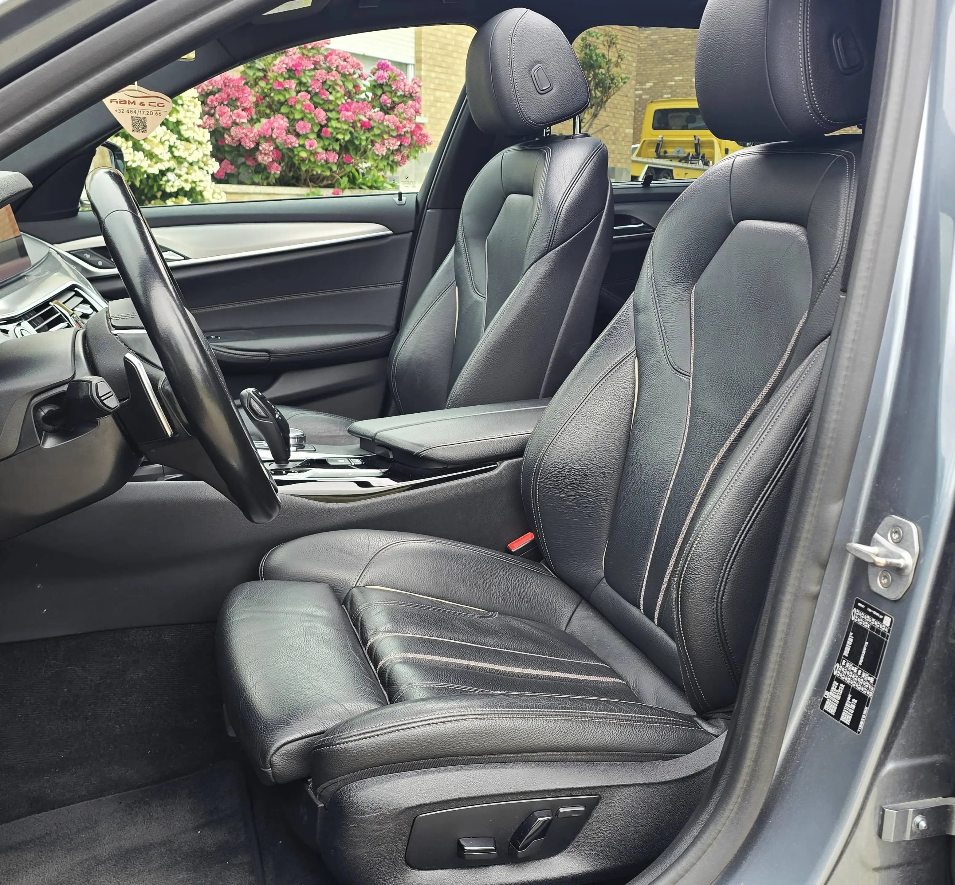 BMW 518 dA Sportline ** Pano - Xénon - Cuir ** GAR 12M — photo 12
