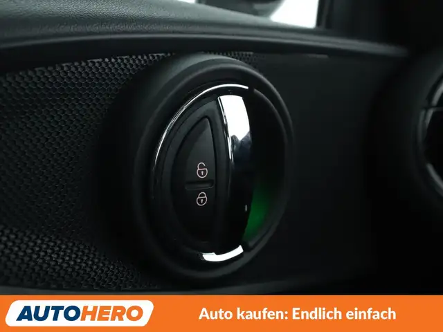 Mini Clubman view 25