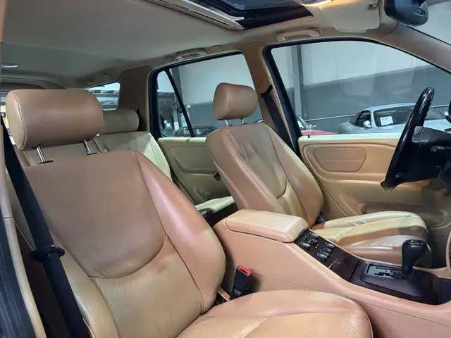 Mercedes-Benz M-Class view 26