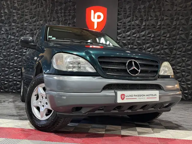 Mercedes-Benz M-Class view 2