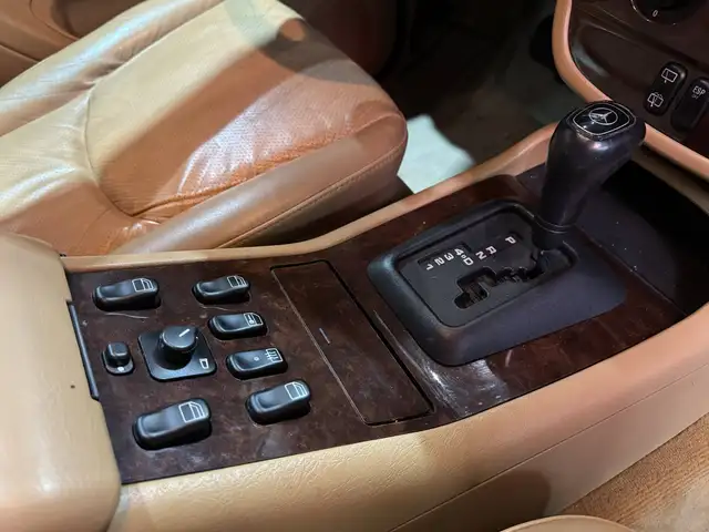 Mercedes-Benz M-Class view 24