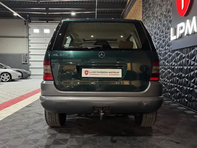 Mercedes-Benz M-Class view 9