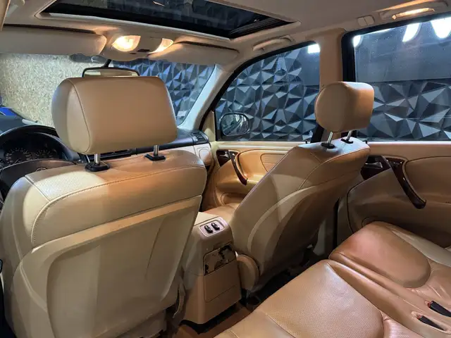 Mercedes-Benz M-Class view 16