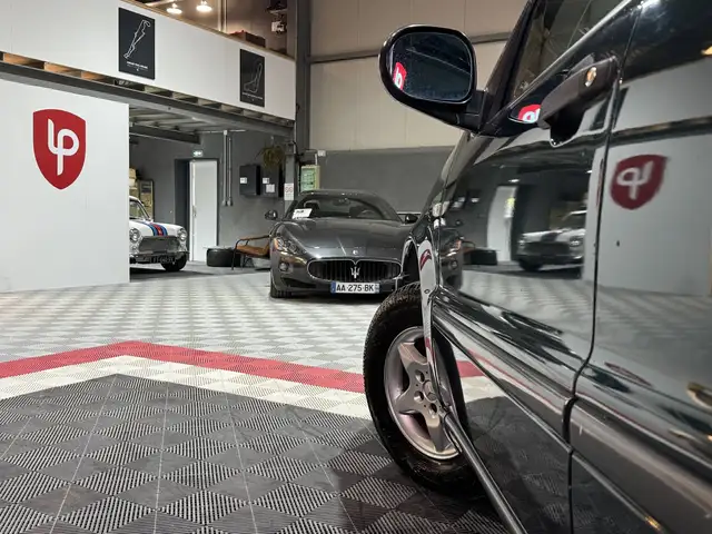 Mercedes-Benz M-Class view 5