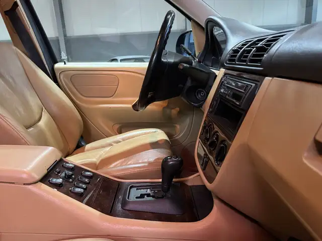 Mercedes-Benz M-Class view 23