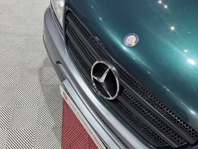 Mercedes-Benz M-Class view 3