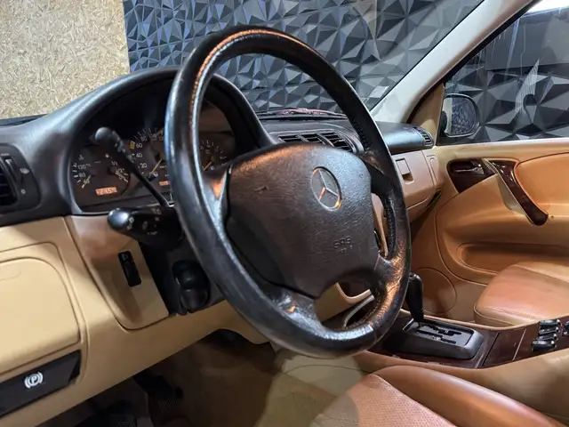 Mercedes-Benz M-Class view 13
