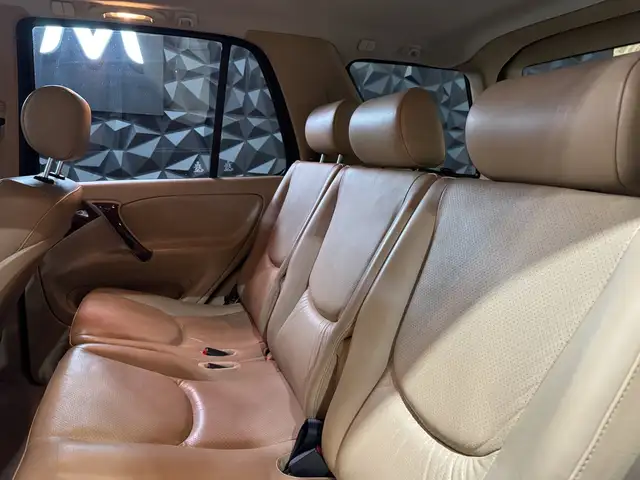 Mercedes-Benz M-Class view 17