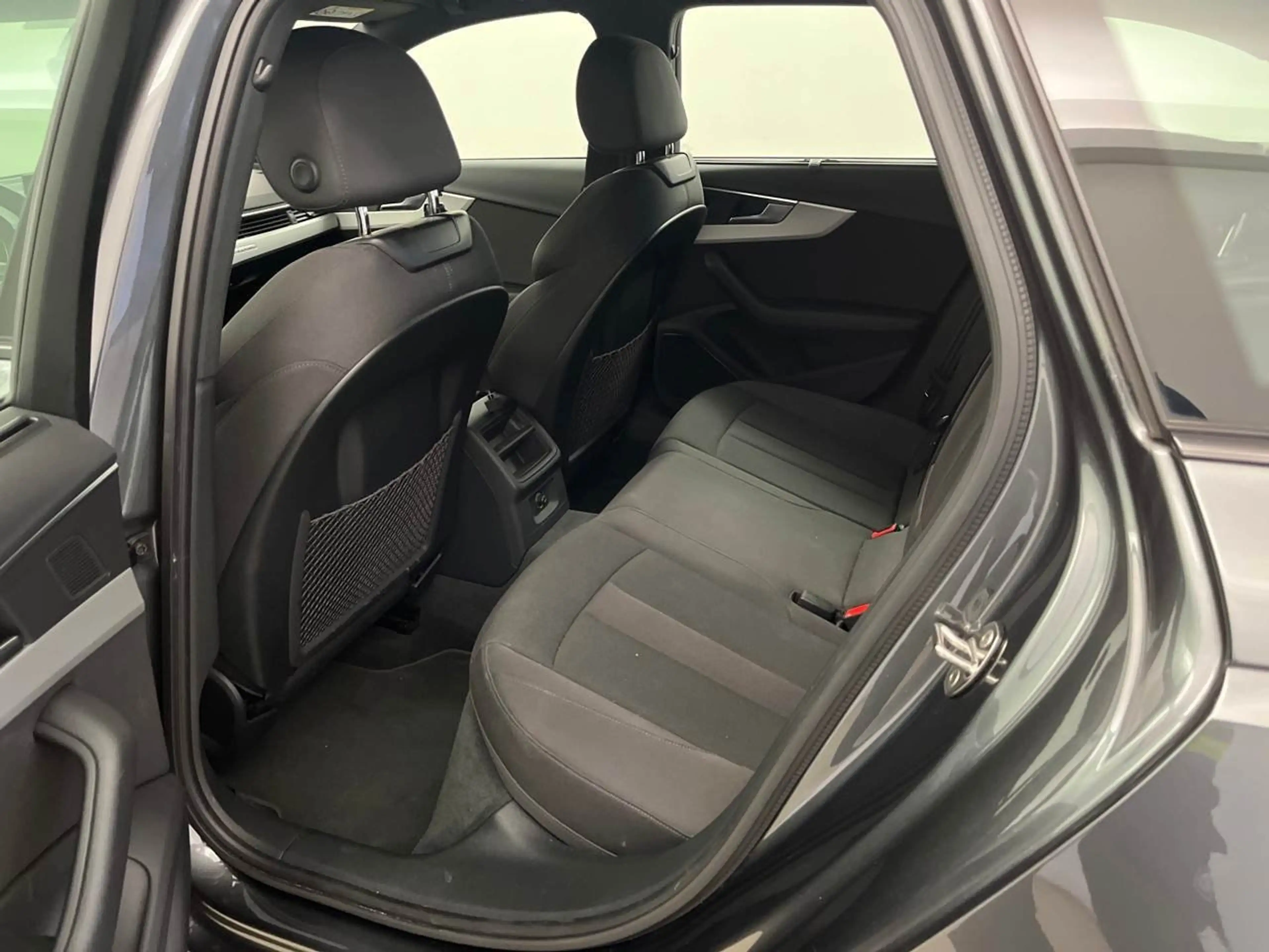 Audi A4 40 quattro 2.0 TFSI Avant S line B&O S Line — photo 11