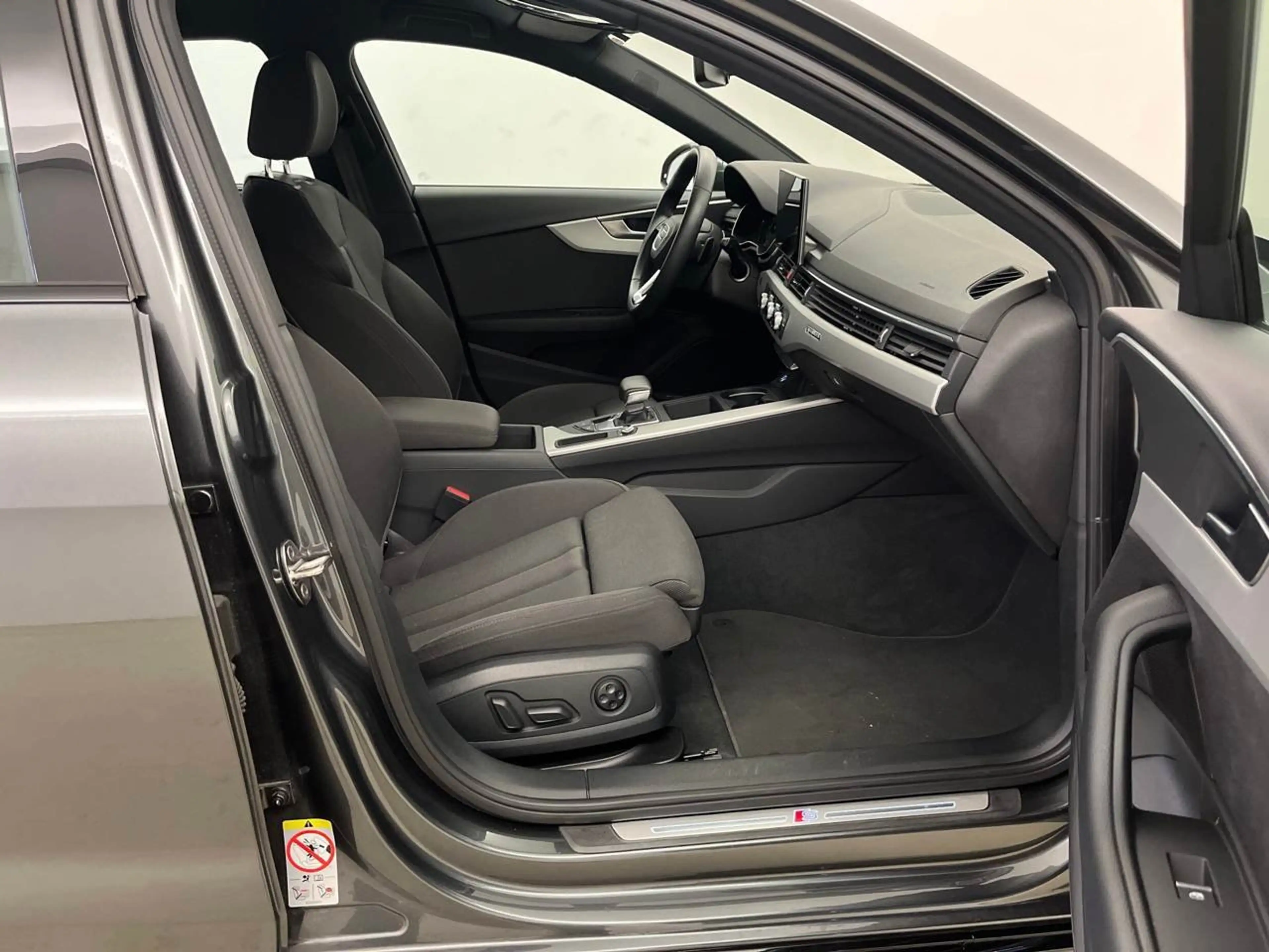 Audi A4 40 quattro 2.0 TFSI Avant S line B&O S Line — photo 9