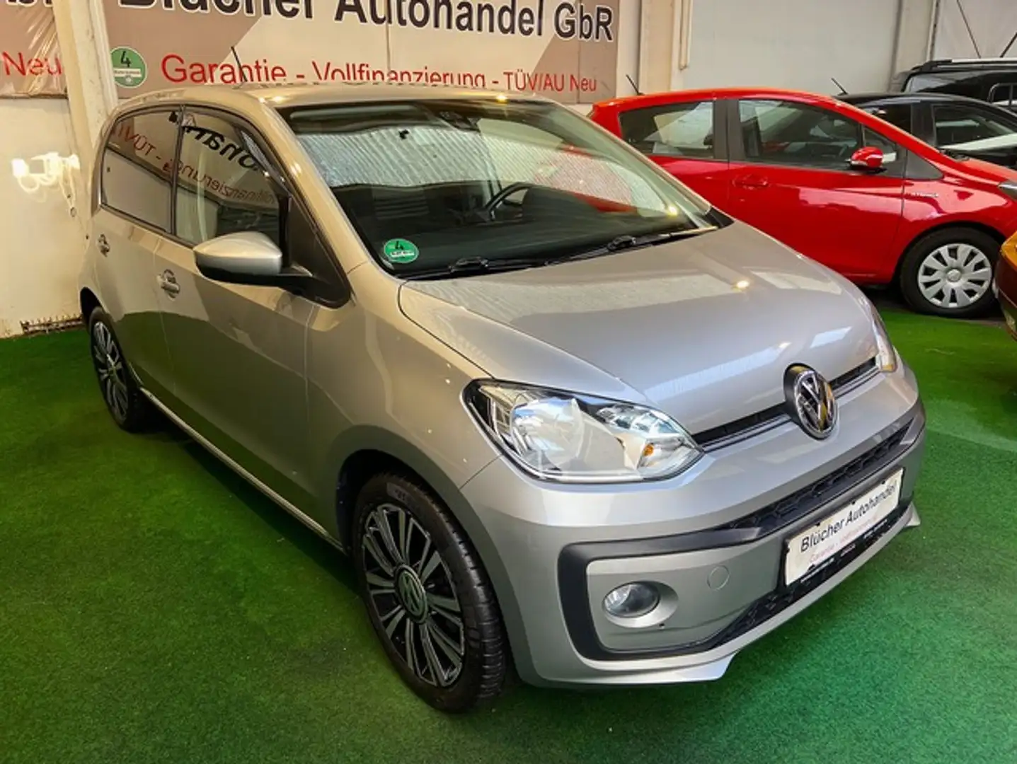 Volkswagen up! move  BMT/ Automatik 5 Türen/75 PS/ Plateado - 2