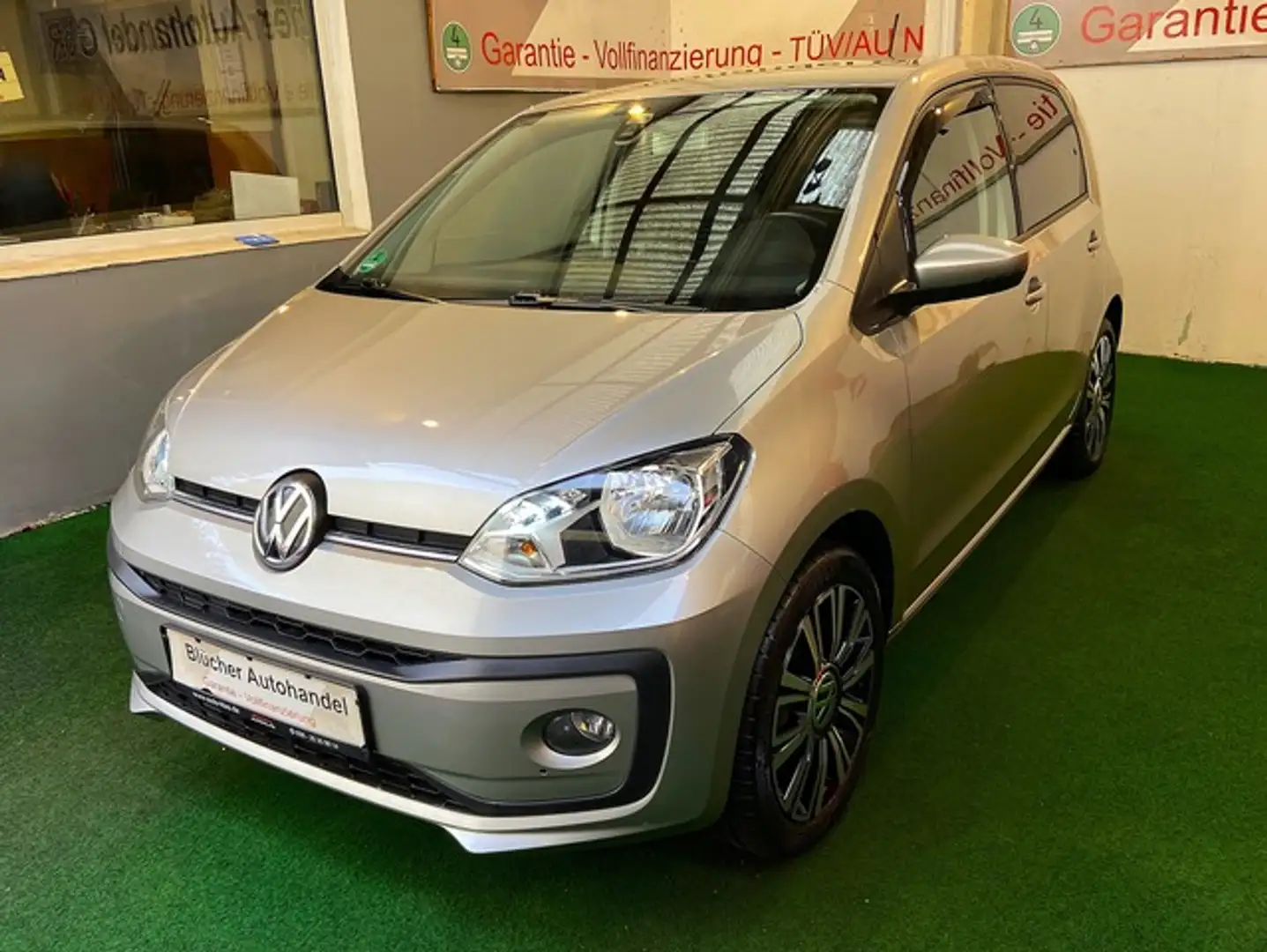 Volkswagen up! move  BMT/ Automatik 5 Türen/75 PS/ Plateado - 1