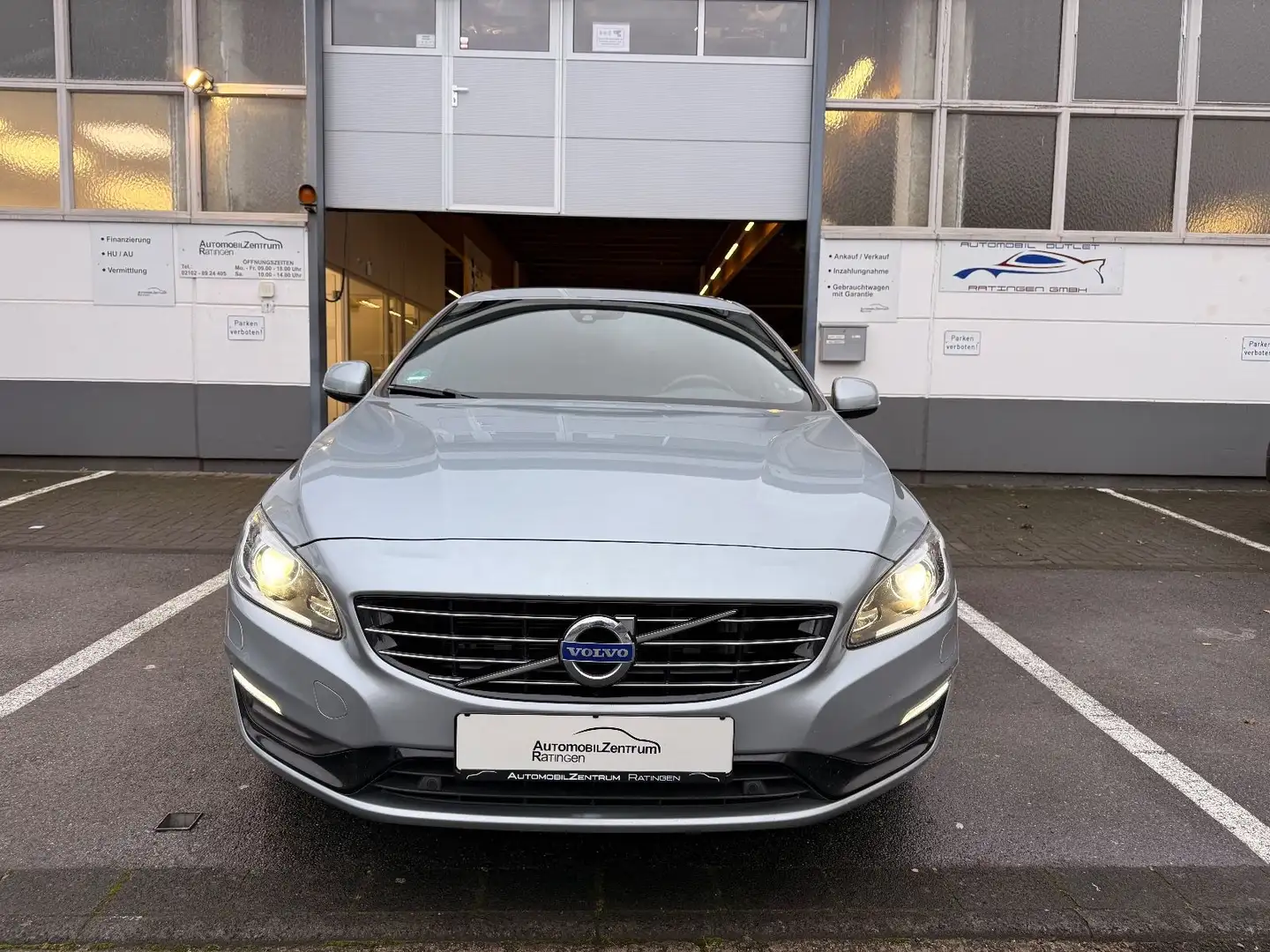 Volvo V60 D3 Geartronic Linje Svart*LEDER*XEN*NAV*KAM* Silber - 2
